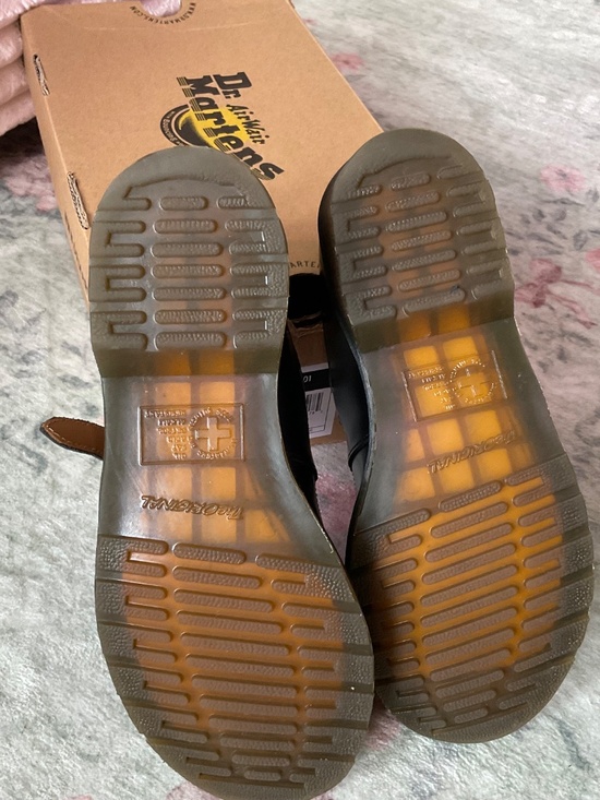 Dr. Martens Mary Jane sz8 like new - Picture 5 of 8